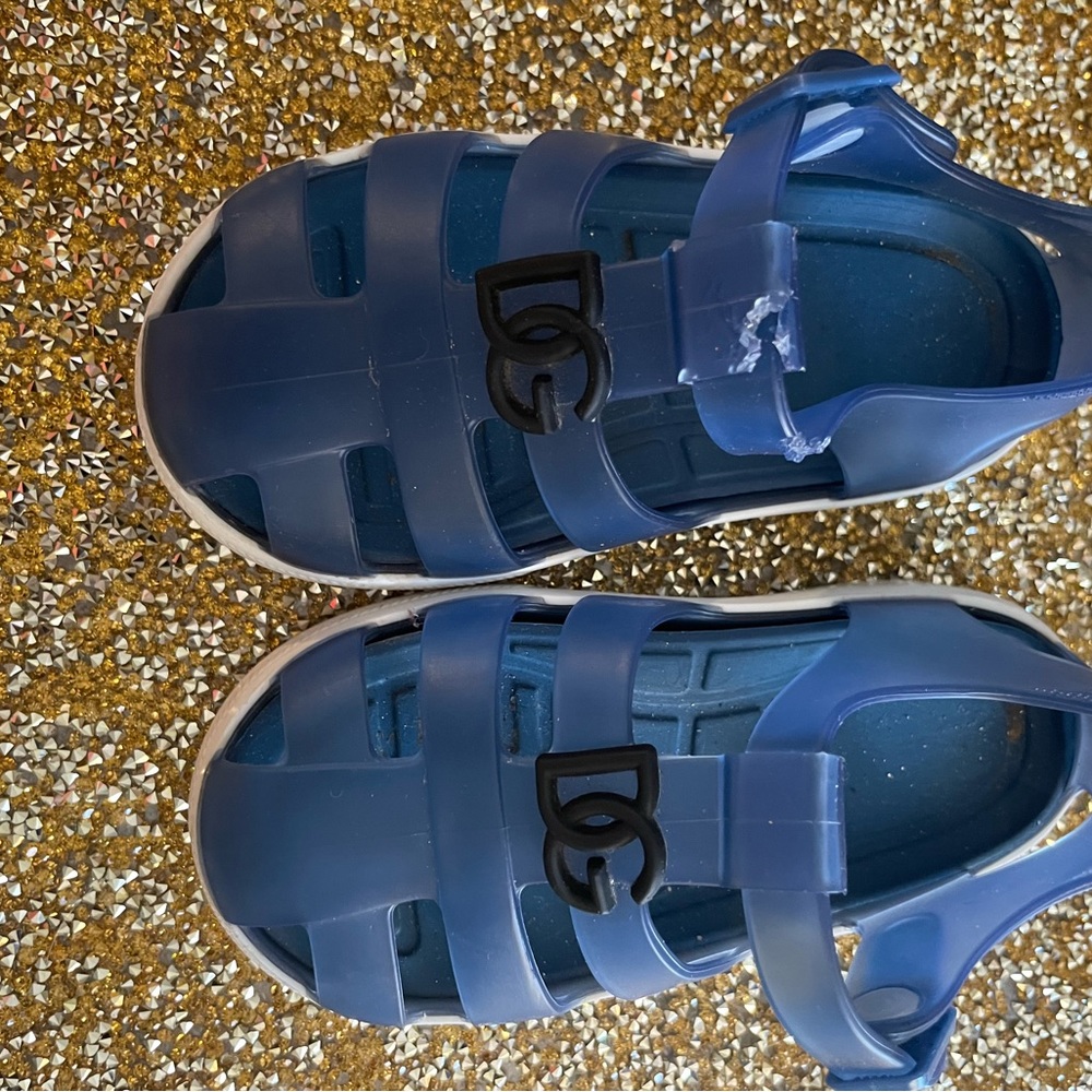 D&G kids sandals size 5 … worn once .. Dog bit on the strap